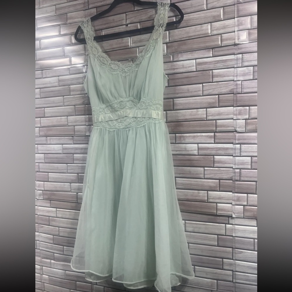 Vintage 1950’s Vanity Fair Flowy Sheer Babydoll Nightgown Medium Mint Green 60’s